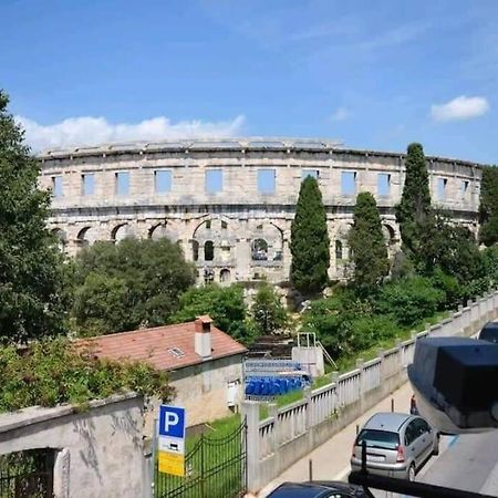 Colloseum View From The Apartment Pula Buitenkant foto